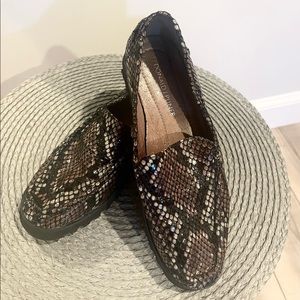 Donald J Pliner Leather Upper Size 8.5 M Loafer Excellent Like New Animal Print